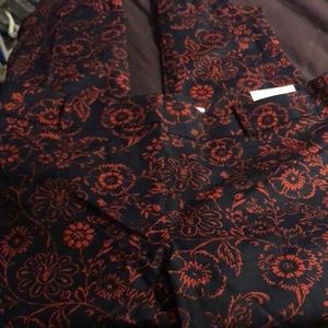 NWOT Riviera Loft navy blue/red flowers cropped pants
